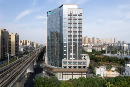 HanTing Hotel (Xianning Yinquan Avenue Shiliutan Park) Отели в г. Сяньнин