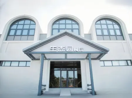 WhisperPeak · Secret WildLuxe Courtyard