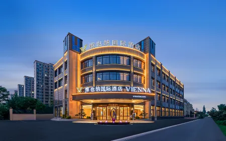 Vienna International Hotel (Yangzhou Jiangdu Outlets Plaza Store） Отели рядом с достопримечательностью «Longchuan Square»