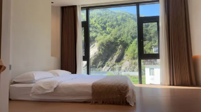 Linjian Ruya Guesthouse (Huangshan Hongcun Scenic Area Branch)