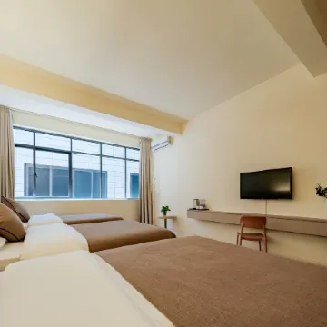 Baiyi Audio-Visual Hotel (Guilin High-Speed Railway North Station)