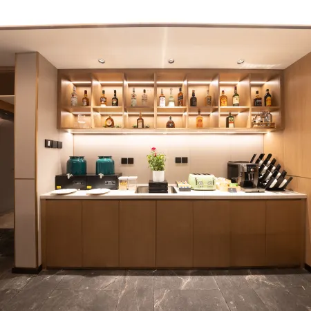 Tangfu Hotel (Yonghegong Branch, Nanluoguxiang, Beijing) Отели рядом с достопримечательностью «Хоухай»