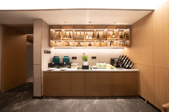 Tangfu Hotel (Yonghegong Branch, Nanluoguxiang, Beijing) Отели рядом с достопримечательностью «Dongcheng Mao'erhutong No.5 Quadrangle Courtyard»