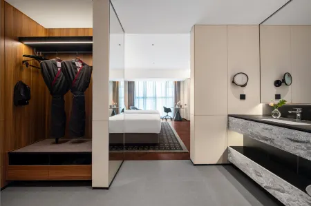 IntercityHotel Chengdu Taikoo Li Chunxi Road Pedestrian Street Отели рядом со станцией Chengdu East Railway Station