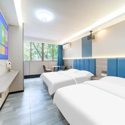 Lucky Hotel (Guangzhou Shawan Ancient Town) Hotels near Baomo Scenery
