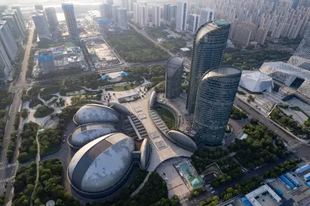 Tian Di Renhe Hotel Отели рядом с достопримечательностью «Jinan Forest Park»