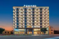 Blue Whale Bay Hotel Hotel di Xuwen County