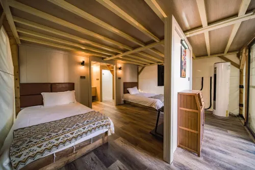 Shengzhou FUN Starry Sky Camping · Xingye Shanqi Luxury Glamping Resort - غرفة مطلة على الجبل
