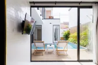 Detached four-bedroom pool villa in downtown Pattaya Hotels near Ko Sak