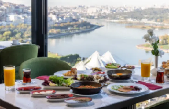 Arise Hotel Golden Horn Hoteles cerca de Universidad Bilgi