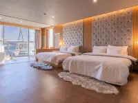 GRAND BERN HOTEL Отели рядом с достопримечательностью «Храм Посонса»