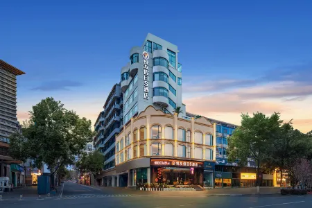 Yueyou Holiday S Hotel (Jiefang Road Riverside Park) Отели рядом с достопримечательностью «The Xiling Gorge “Happy Valley”»