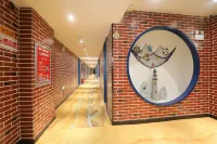 Qieman Theme Hotel (Shangqiu Normal University) Hotels near Shangqiu Railway Station