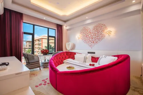 Huasheng Health Resort Hotel فنادق في لوفنغ