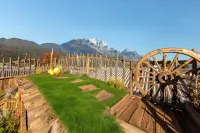 Yulong August Guanshanhai Light Luxury Homestay 백사고진(바이사구전) 주변 호텔