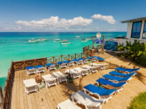 ซีนโอเบียบีชรีสอร์ท โรงแรมในนุงวี