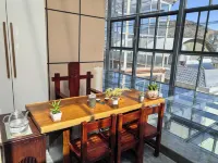 Yaju Homestay Youth Hostel (Dukezong Ancient City East Gate)