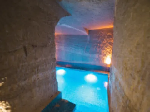 My Cave Suites Hotels in Nar