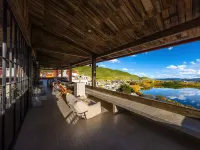 松贊林裡雪山湖泊景觀民宿（香格里拉松贊林寺景區內店） 噶丹松贊林寺附近的飯店