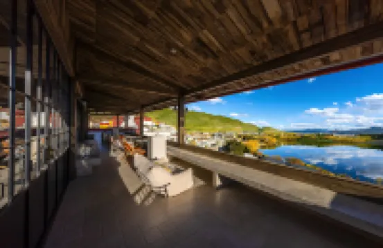 松贊林裏雪山湖泊景觀ホテル（香格里拉松贊林寺観光地內）