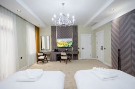 Astoria Plaza hotel