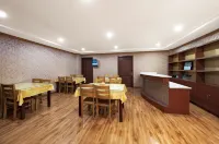 Word Aladdin Hotel (Tengzhou Zhen'ai Mall Railway Station) - موقف سيارات