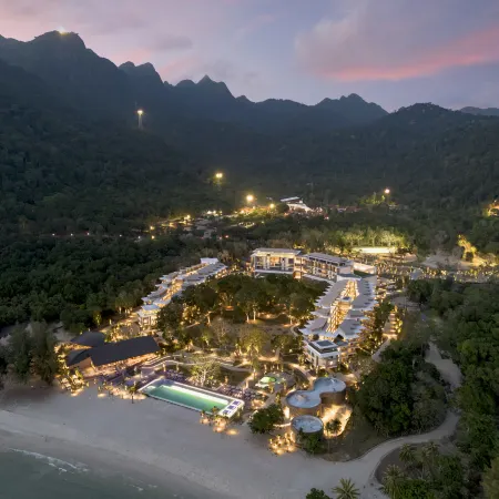 Hilton Burau Bay Langkawi Resort Отели рядом с достопримечательностью «Канатная дорога Лангкави»
