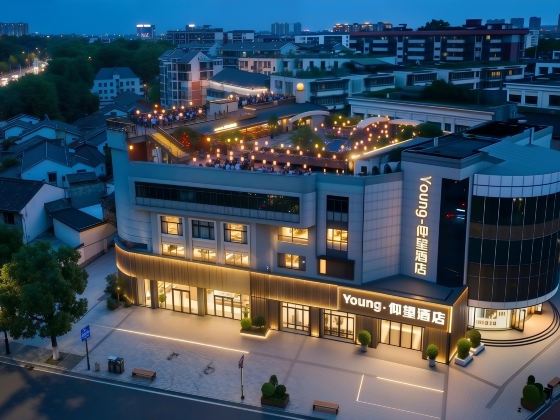 Young Lookingfor Hotel