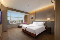 Elong Hotel (Wuhan Wuhuan Avenue Subway Station) - balcony