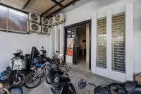 RedDoorz @ Kebon Kacang