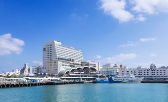 South Gate Hotel Okinawa Naha Tomari Port (Direct Access to Tomarin)