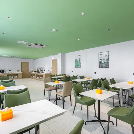 GreenTree Inn Express Hotel (Jinan Zhangqiu Qingzhao Convention and Exhibition Center)