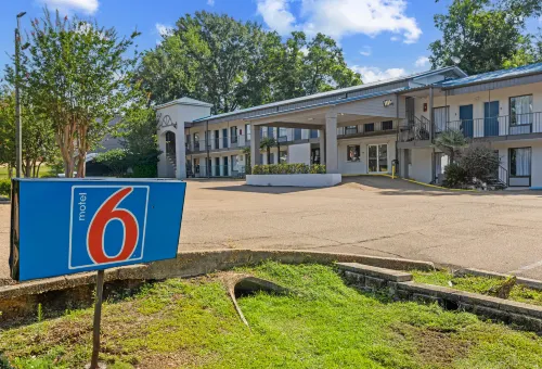 Motel 6 - McComb, MS - Pet friendly