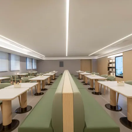 JI Hotel (Lianyungang Crystal Park Donghai Pedestrian Street)
