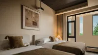 DH·Mi Jing | Guanshan Hot Spring Residence (at the Mingsha Mountain Crescent Spring Scenic Area - โรงแรมราคาถูก