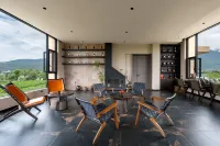 LUZBAISHA Wild Luxury Homestay | Mountain Snow Bank, Sunrise Golden Peak (Baisha, Lijiang) - bar