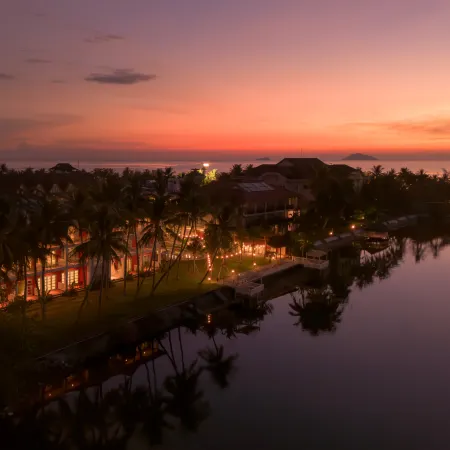 M Village Resort Riverbeach Hoi An, a brand of Modern Village Lifestyle Отели рядом с достопримечательностью «Пляж Кыадай»