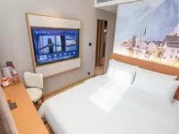 Vienna Hotel (Huludao Municipal Government Haibin South Road) - parkir