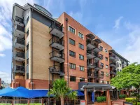 Central Brunswick Apartment Hotel - Parking