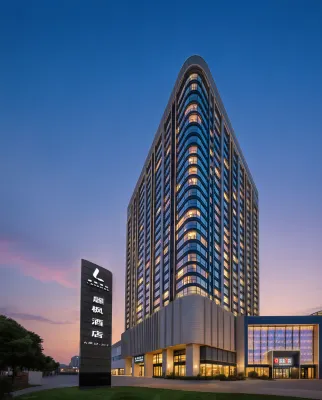 Lavande Hotels (Haining Leather City Yintai) Hotels in Intime City&International Roller Skating Center