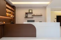 May Hotel - parking