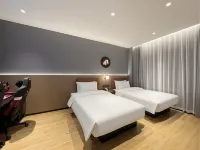 HomeInn YUNIK Esports Hotel (Zibo Jinjing Avenue Badajia Branch) - 2つ星