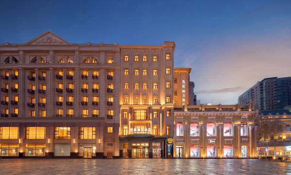 Chandelier Hotel