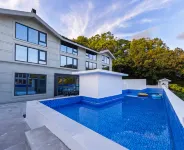 Putuo Mountain Qiyingyue · Zijin Xing She Swimming and Vacation Stay (Puji Temple Branch) - Kolam Renang