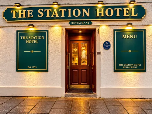 Homesly the Station Hotel - parking
