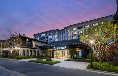 Poltton Century Hotel (Changtai Taoli Chunfeng Branch) Отели рядом с достопримечательностью «Xiaohuang Mountain Scenic Area»