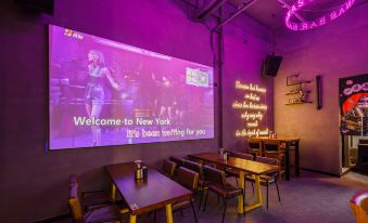 Banana S Design Hotel - Housity