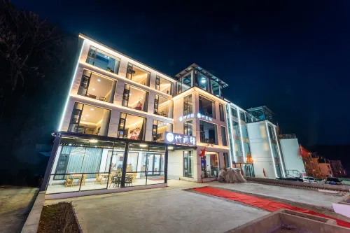 Luanchuan Zhuyuxuan Homestay (Laojunshan Zhongling Cableway Branch) - 2 Yıldız