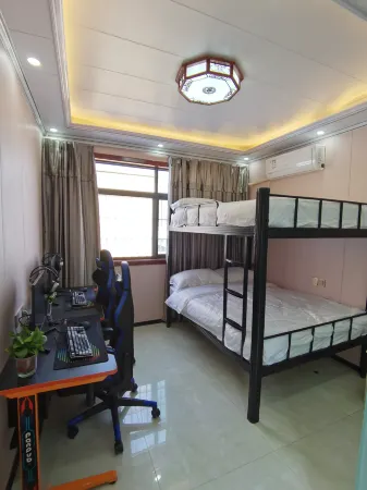 Donghai Holiday Hotel Отели рядом с достопримечательностью «Henan Institute of Water Conservancy and Environment (Airport Campus)»