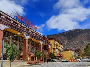 Pengrun Yingbinlou Hotel (Batang County Government Branch)